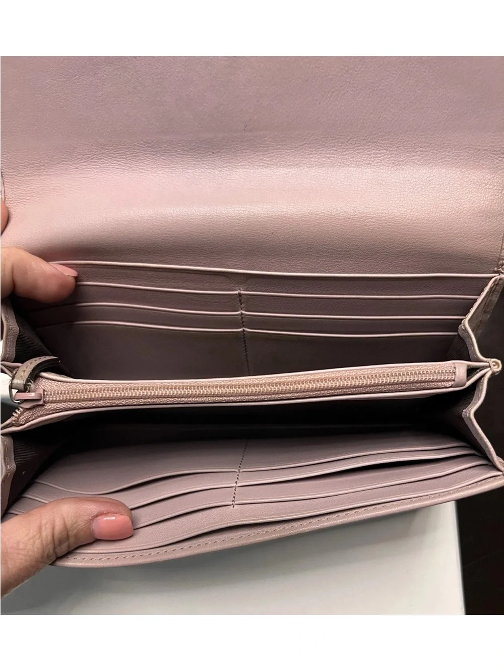 Authentic Gucci Microguccissima Continental Wallet Lavender Leather w/ COA - Picture 5 of 10
